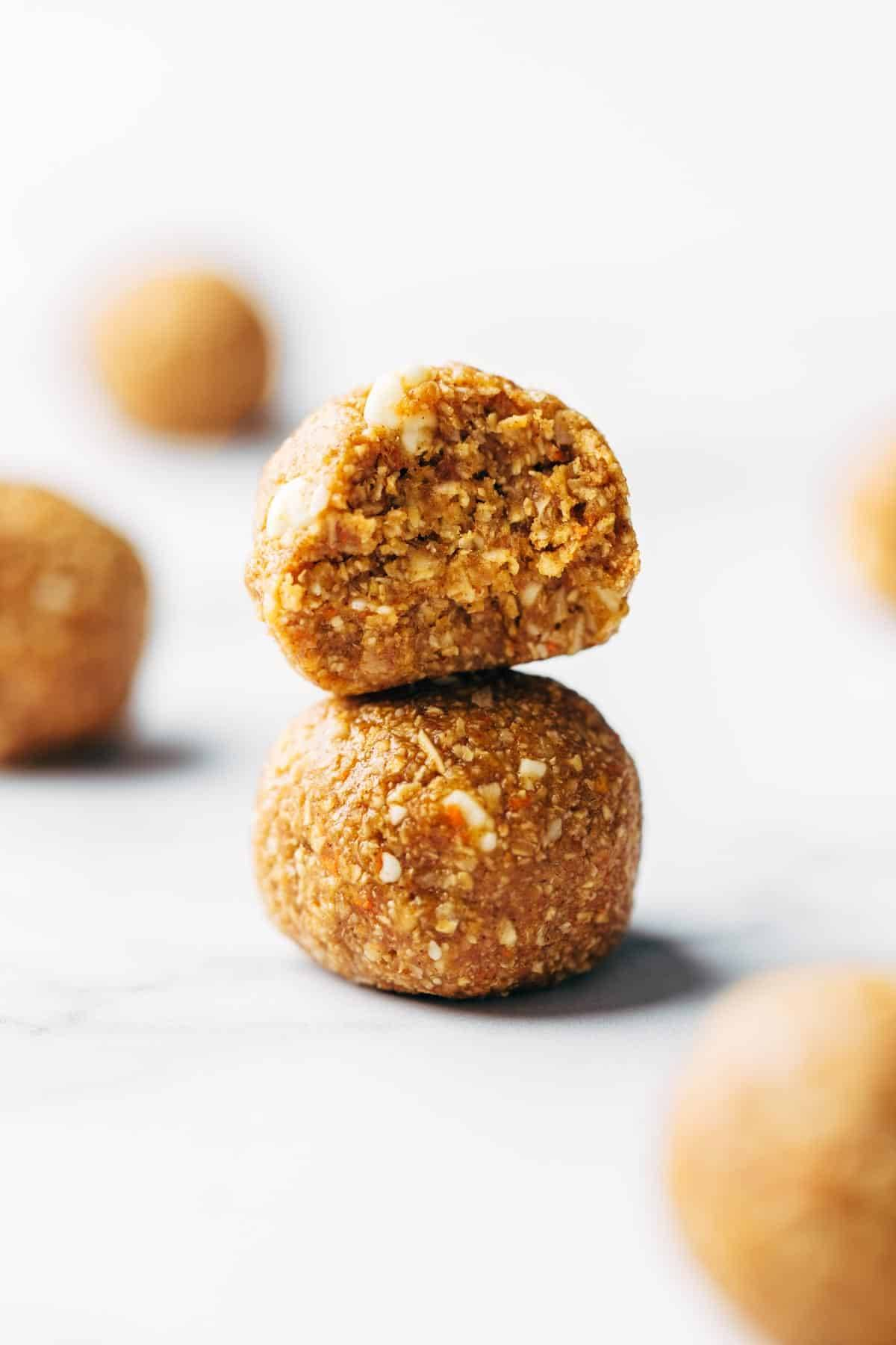 Read more about the article Raw Vegan Carrot Cake Bites: A Healthy No-Bake Dessert Recipe