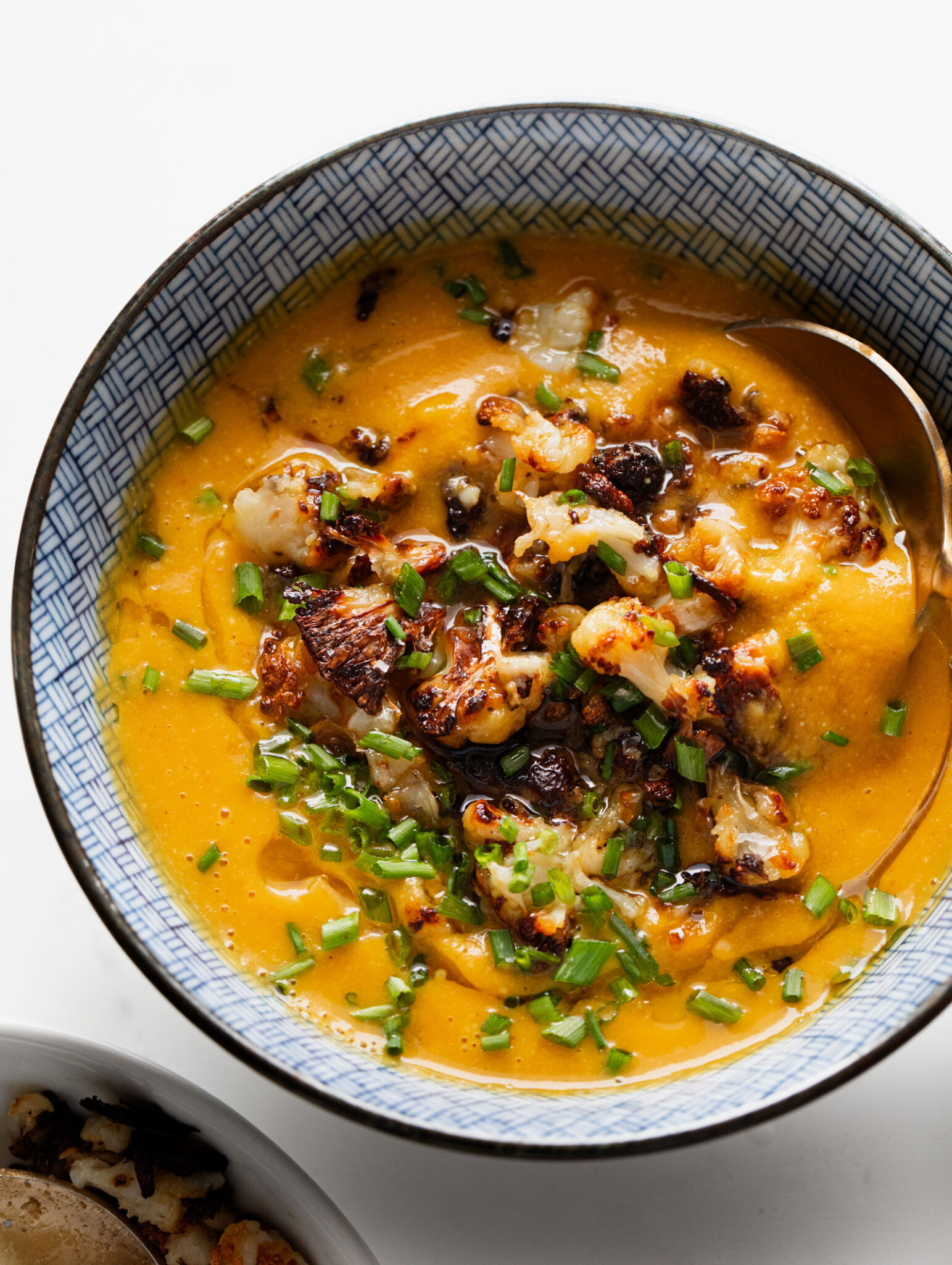 Read more about the article Sweet Potato Soup with Roasted Cauliflower Crumbles